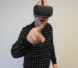 virtual-reality-casino-headset